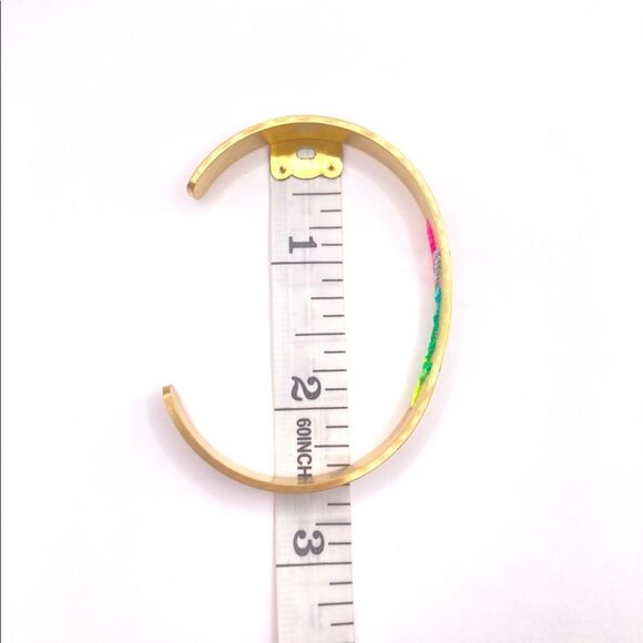 Minimalist gold loved threaded message cuff bracelet - Picture 4 of 4